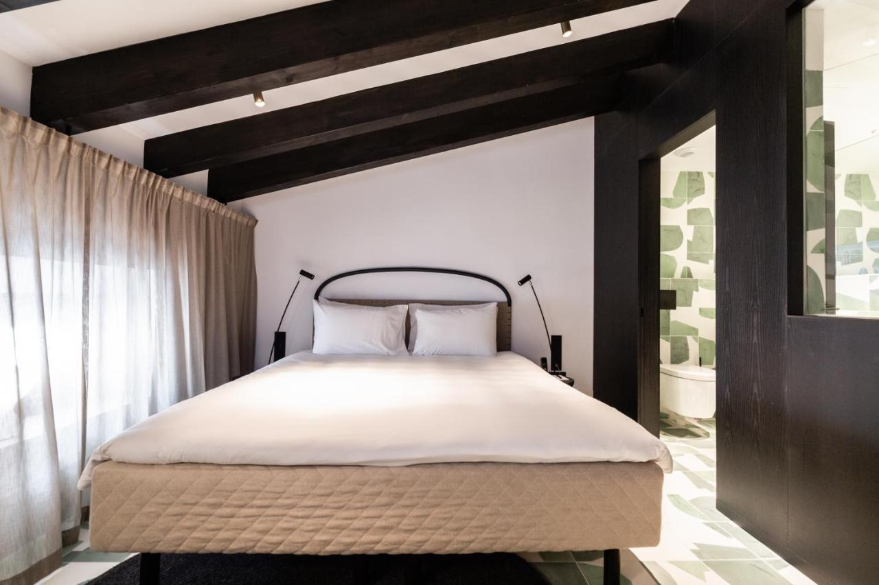 Superior Attic Room